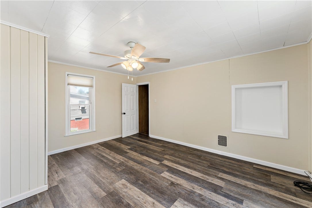 11 Elizabeth St, Washington, PA 15301