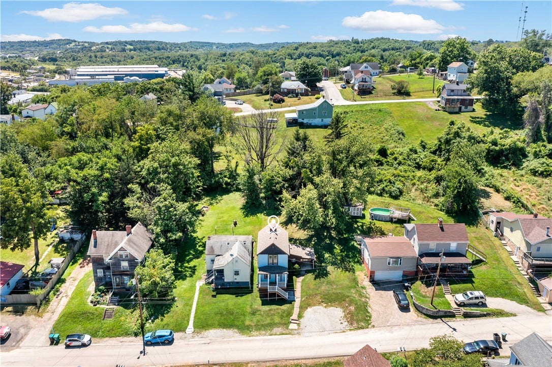 11 Elizabeth St, Washington, PA 15301