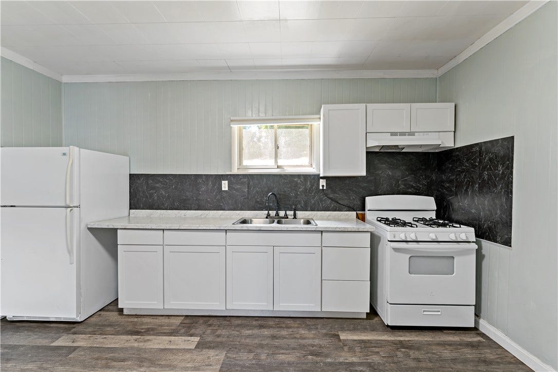 11 Elizabeth St, Washington, PA 15301