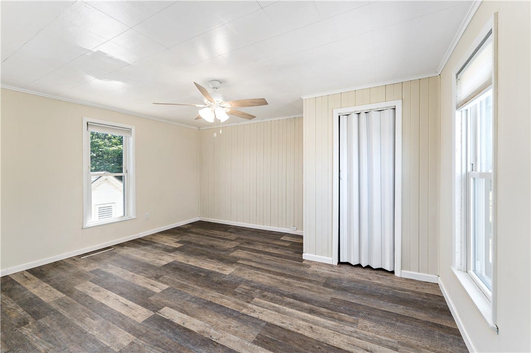 11 Elizabeth St, Washington, PA 15301