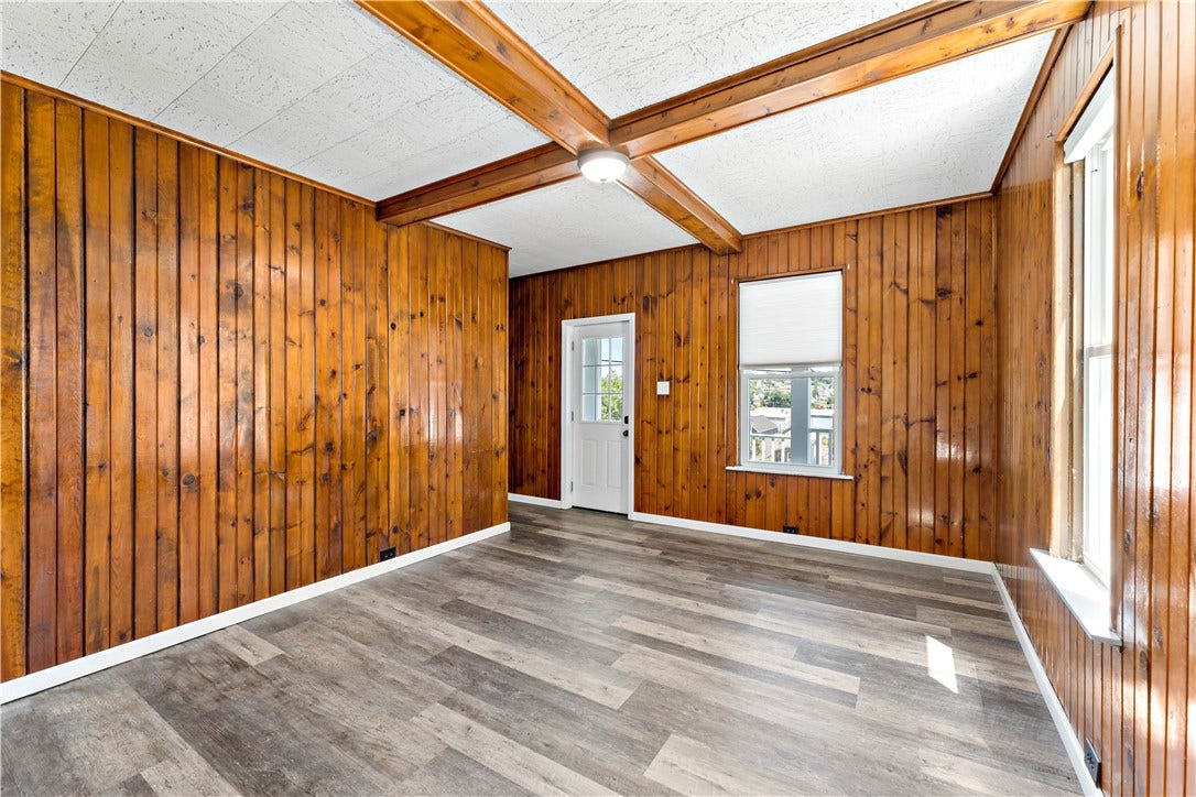 11 Elizabeth St, Washington, PA 15301