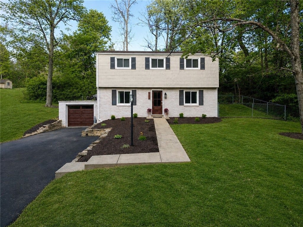 2661 Old Washington Road, Pittsburgh, PA 15241 Welcome Home to this delightful cottage in the woods.