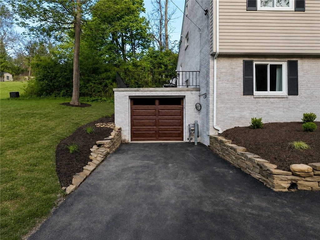 2661 Old Washington Road, Pittsburgh, PA 15241 One car garage with new asphalt driveway.