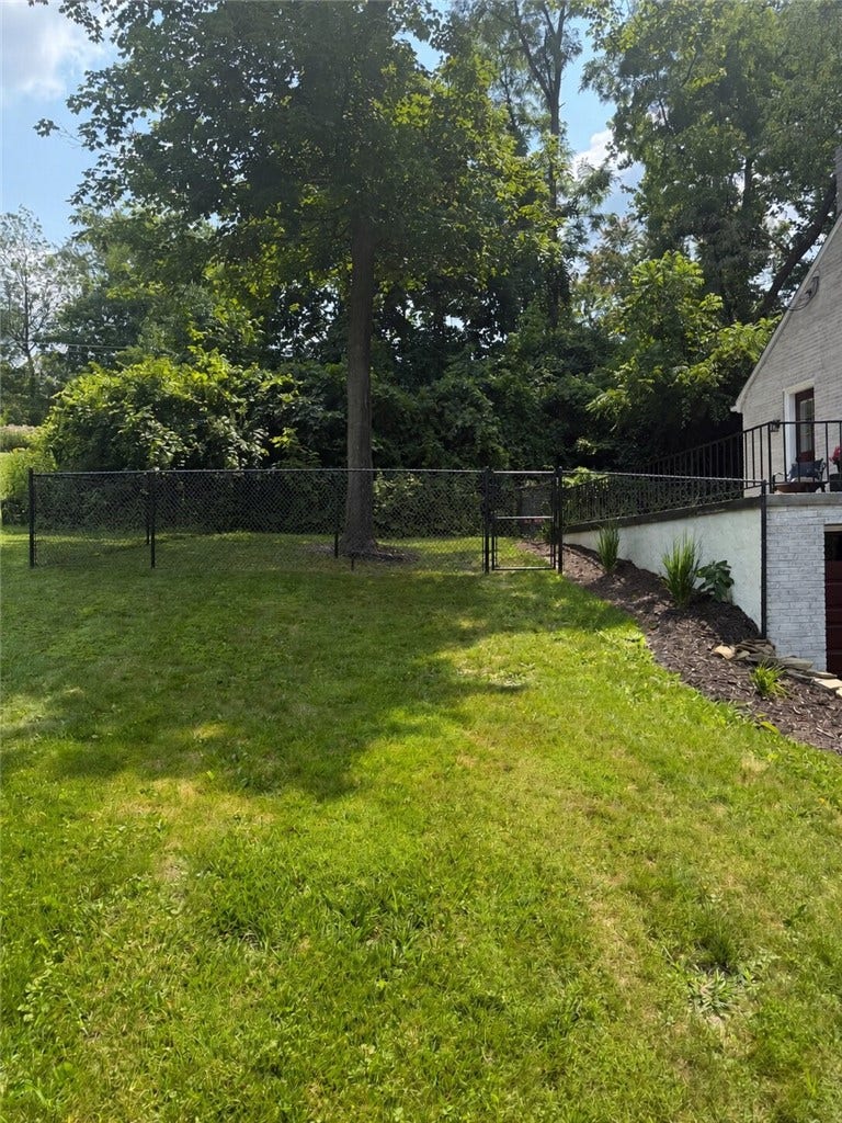 2661 Old Washington Road, Pittsburgh, PA 15241 AI photo showing that the yard can be expanded by fence onto side of yard.