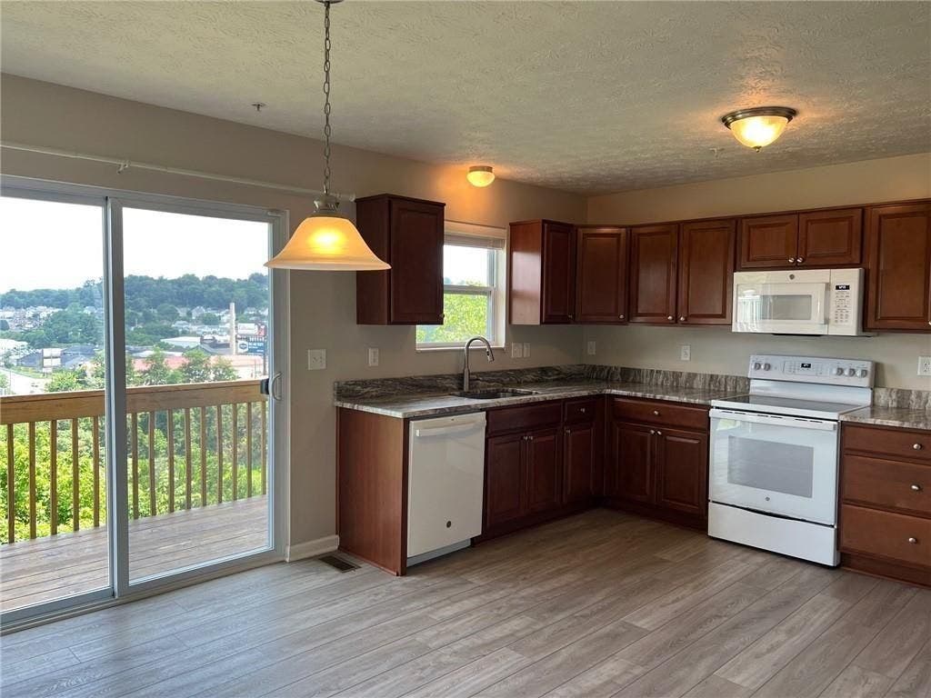 102 Alderwood Dr, Greensburg, PA 15601