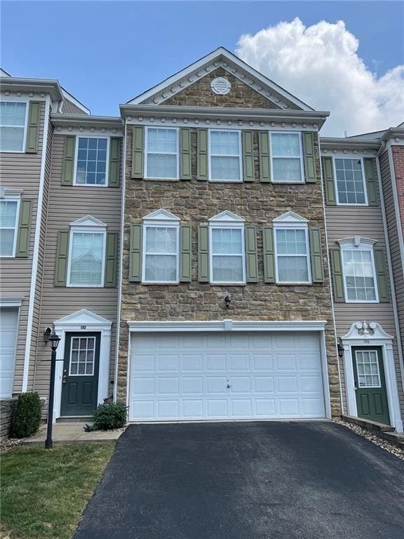 102 Alderwood Dr, Greensburg, PA 15601
