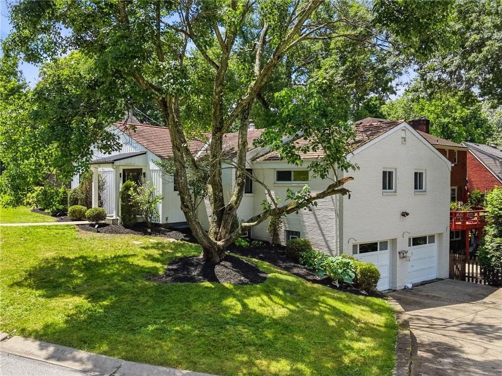 824 Foxland Drive, Pittsburgh, PA 15243 824 Foxland Drive, Pittsburgh, PA 15243
