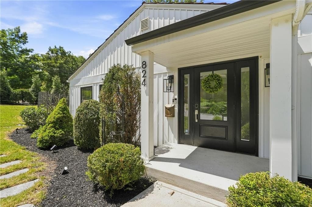 824 Foxland Drive, Pittsburgh, PA 15243 824 Foxland Drive, Pittsburgh, PA 15243
