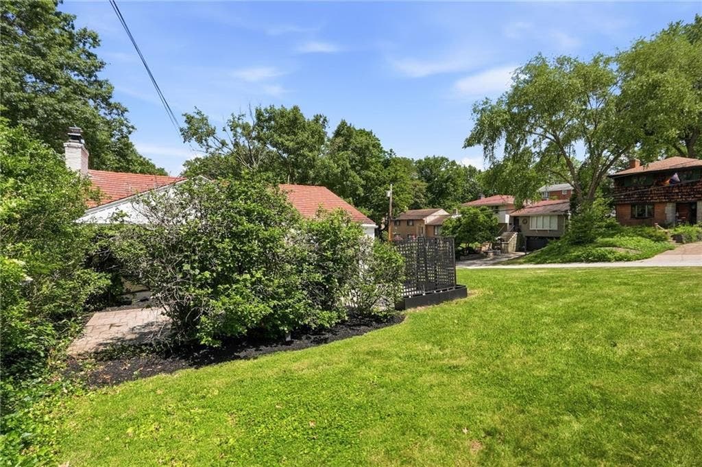 824 Foxland Drive, Pittsburgh, PA 15243 824 Foxland Drive, Pittsburgh, PA 15243