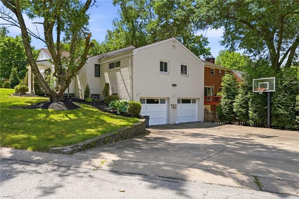 824 Foxland Drive, Pittsburgh, PA 15243 824 Foxland Drive, Pittsburgh, PA 15243