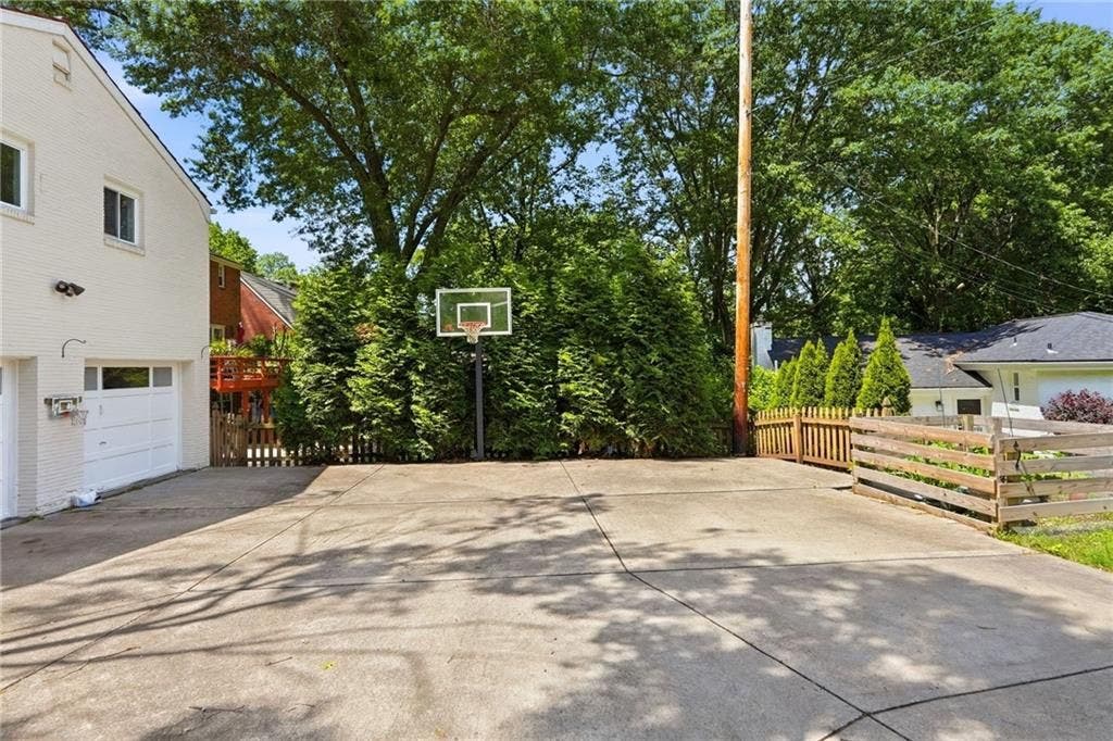 824 Foxland Drive, Pittsburgh, PA 15243 824 Foxland Drive, Pittsburgh, PA 15243