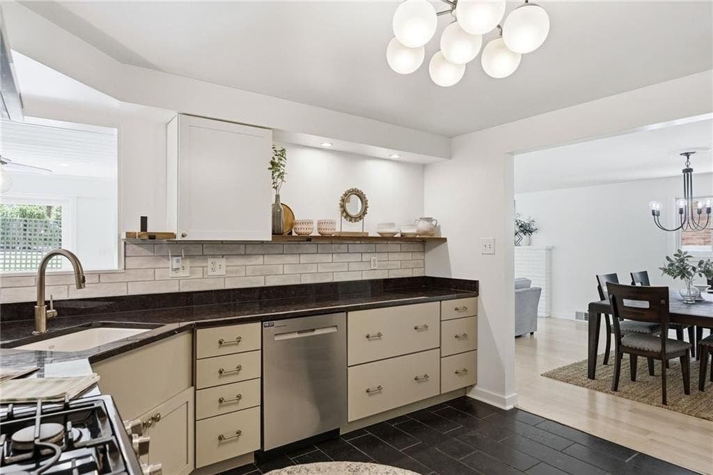 824 Foxland Drive, Pittsburgh, PA 15243 824 Foxland Drive, Pittsburgh, PA 15243