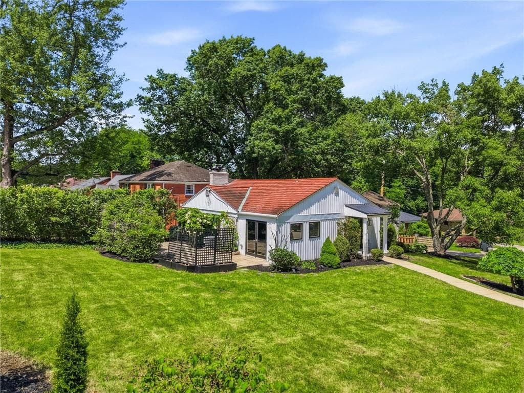 824 Foxland Drive, Pittsburgh, PA 15243 824 Foxland Drive, Pittsburgh, PA 15243