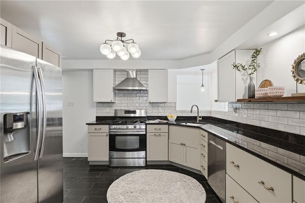 824 Foxland Drive, Pittsburgh, PA 15243 824 Foxland Drive, Pittsburgh, PA 15243