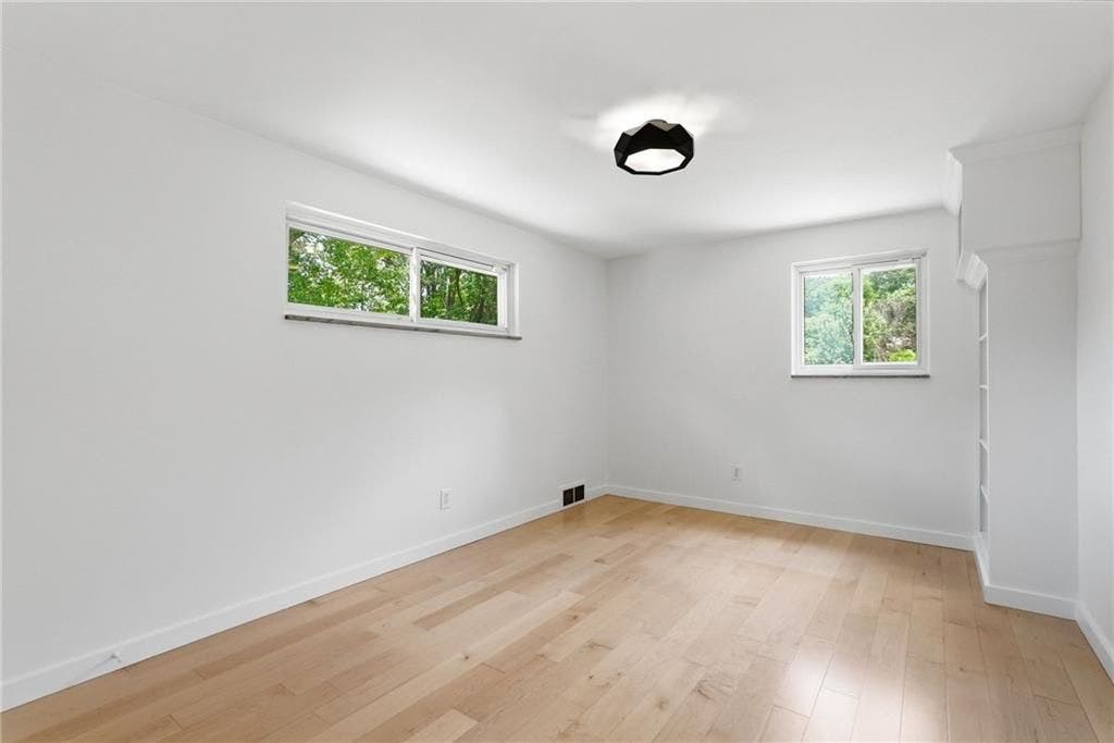 824 Foxland Drive, Pittsburgh, PA 15243 824 Foxland Drive, Pittsburgh, PA 15243