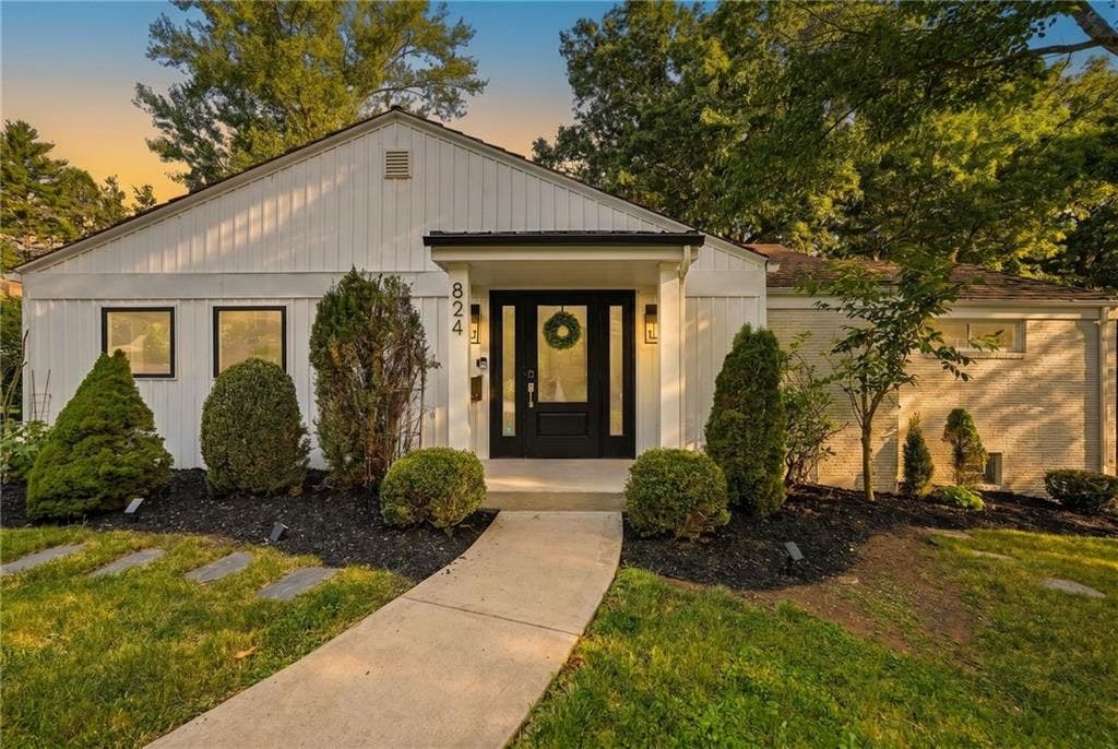 824 Foxland Drive, Pittsburgh, PA 15243 824 Foxland Drive, Pittsburgh, PA 15243