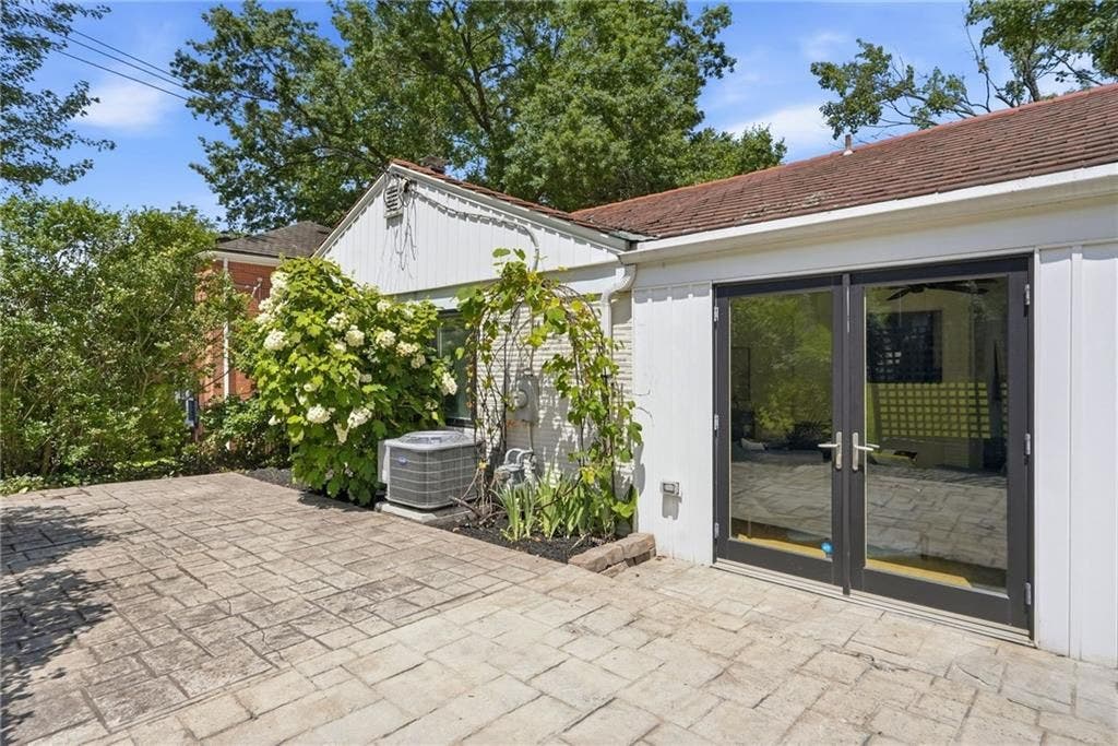 824 Foxland Drive, Pittsburgh, PA 15243 824 Foxland Drive, Pittsburgh, PA 15243