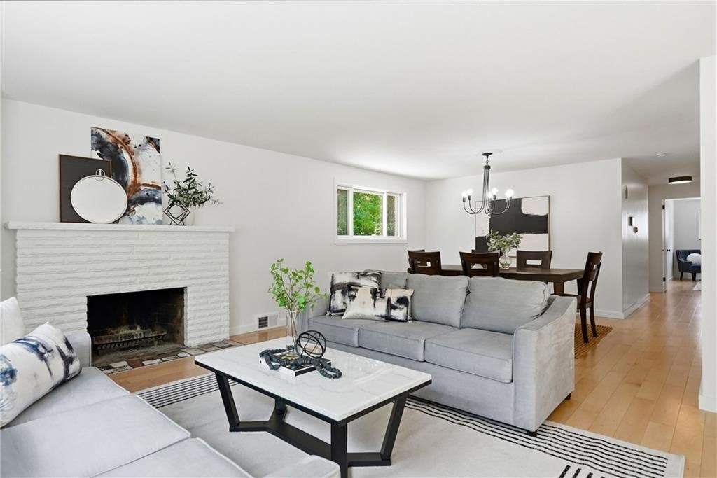 824 Foxland Drive, Pittsburgh, PA 15243 824 Foxland Drive, Pittsburgh, PA 15243
