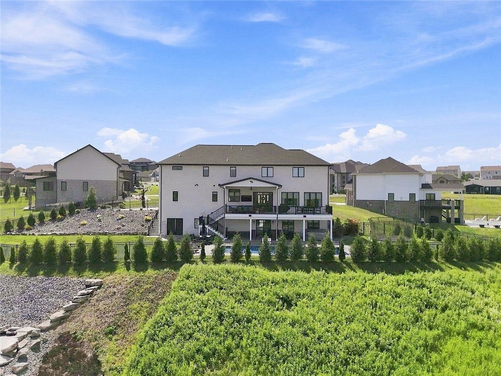7509 Alvina Ct, North Huntingdon, PA 15642