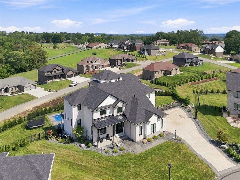 7509 Alvina Ct, North Huntingdon, PA 15642