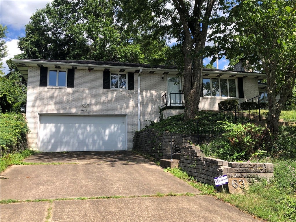 63 ROOSEVELT DR, Uniontown, PA 15401