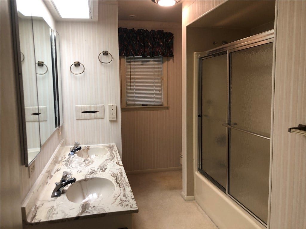 63 ROOSEVELT DR, Uniontown, PA 15401