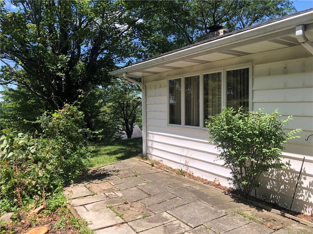 63 ROOSEVELT DR, Uniontown, PA 15401