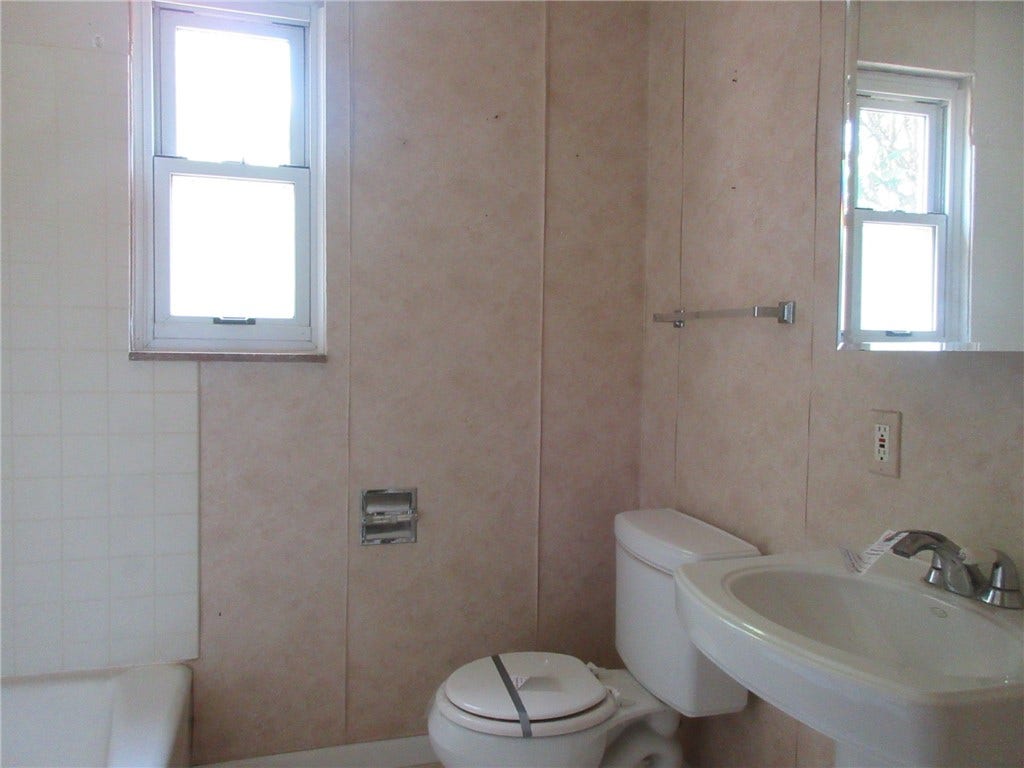 955 Buena Vista St, Washington, PA 15301