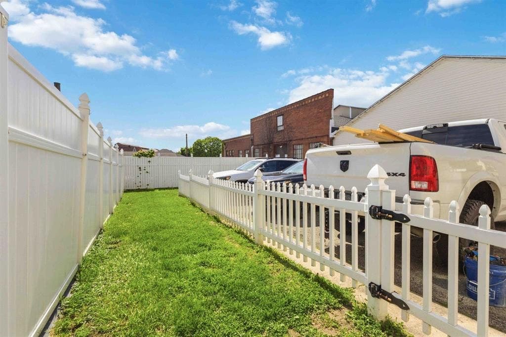 1607 Ligonier Street, Latrobe, PA 15650