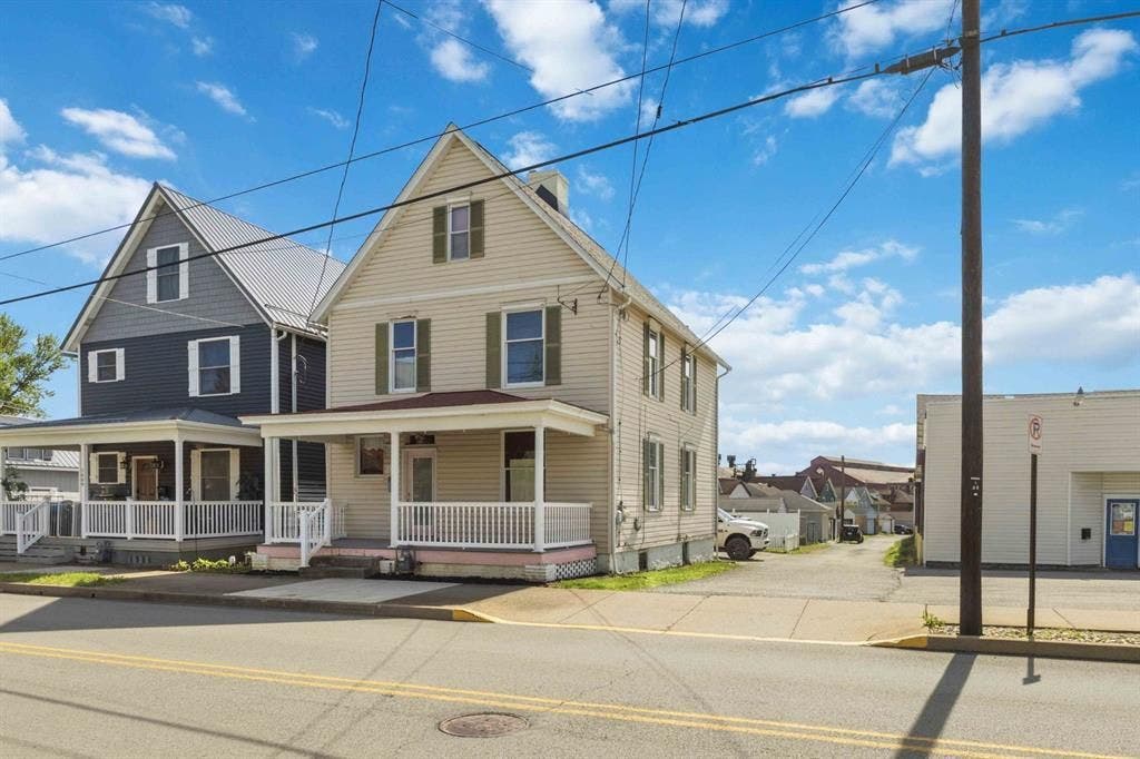 1607 Ligonier Street, Latrobe, PA 15650