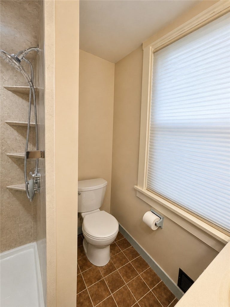 5713 Pocusset St, Pittsburgh, PA 15217