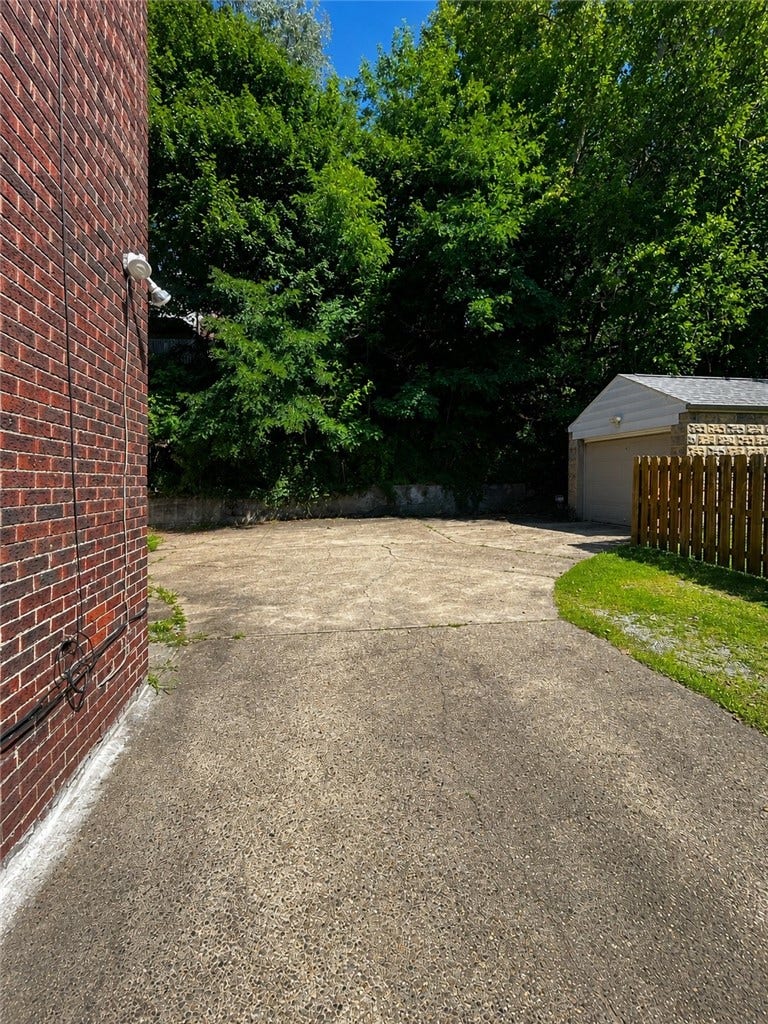 5713 Pocusset St, Pittsburgh, PA 15217