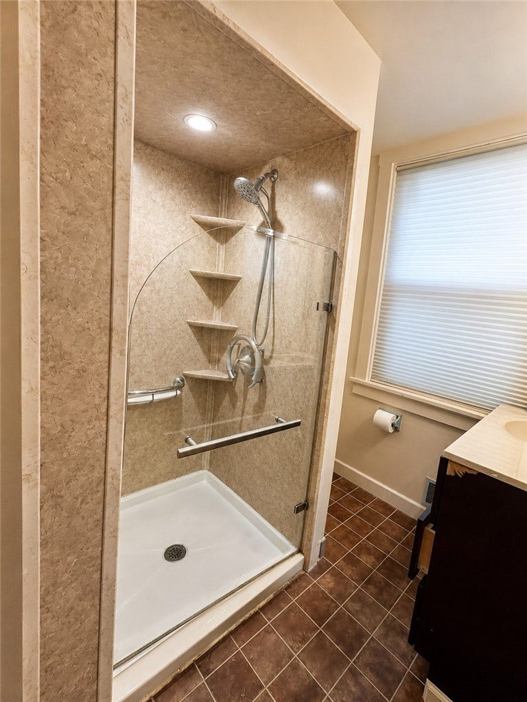 5713 Pocusset St, Pittsburgh, PA 15217