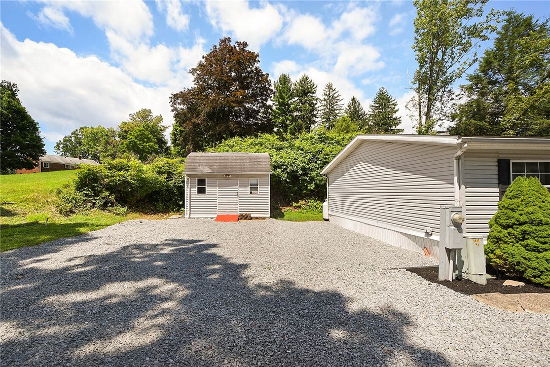 431 Illinois Ln, #65, Irwin, PA 15642