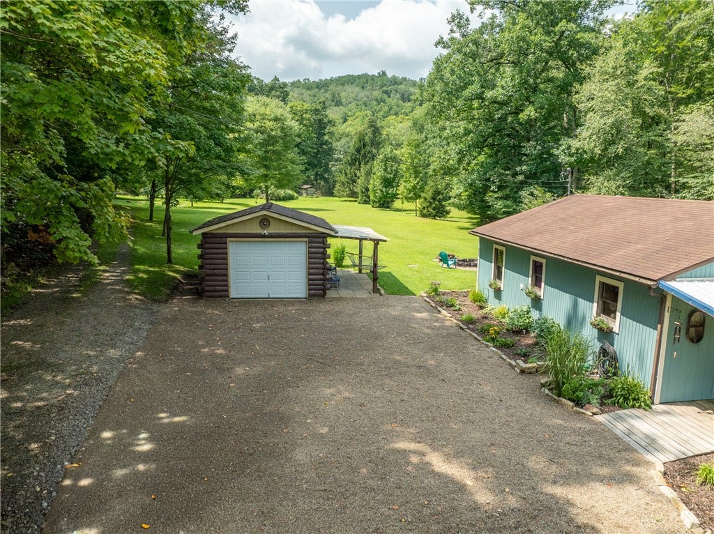 108 Shayne Ln, Latrobe, PA 15650