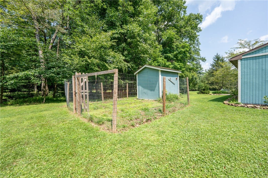 108 Shayne Ln, Latrobe, PA 15650