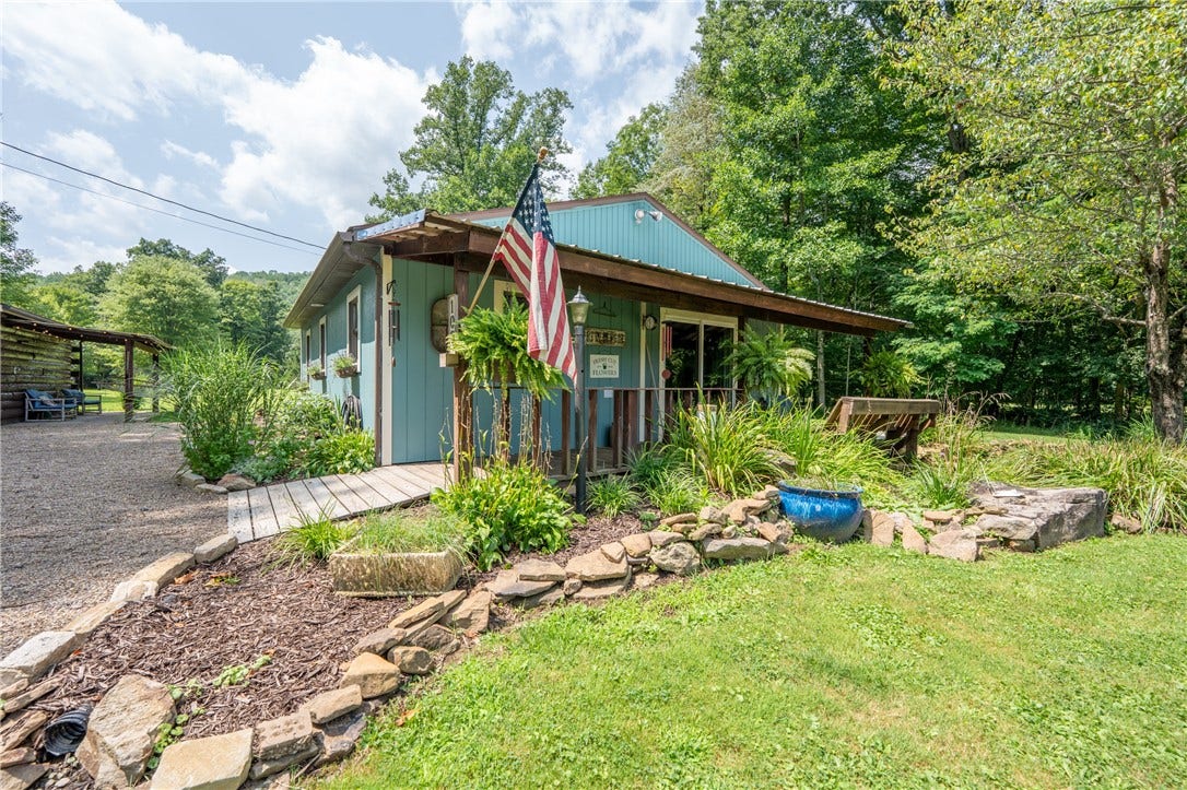 108 Shayne Ln, Latrobe, PA 15650