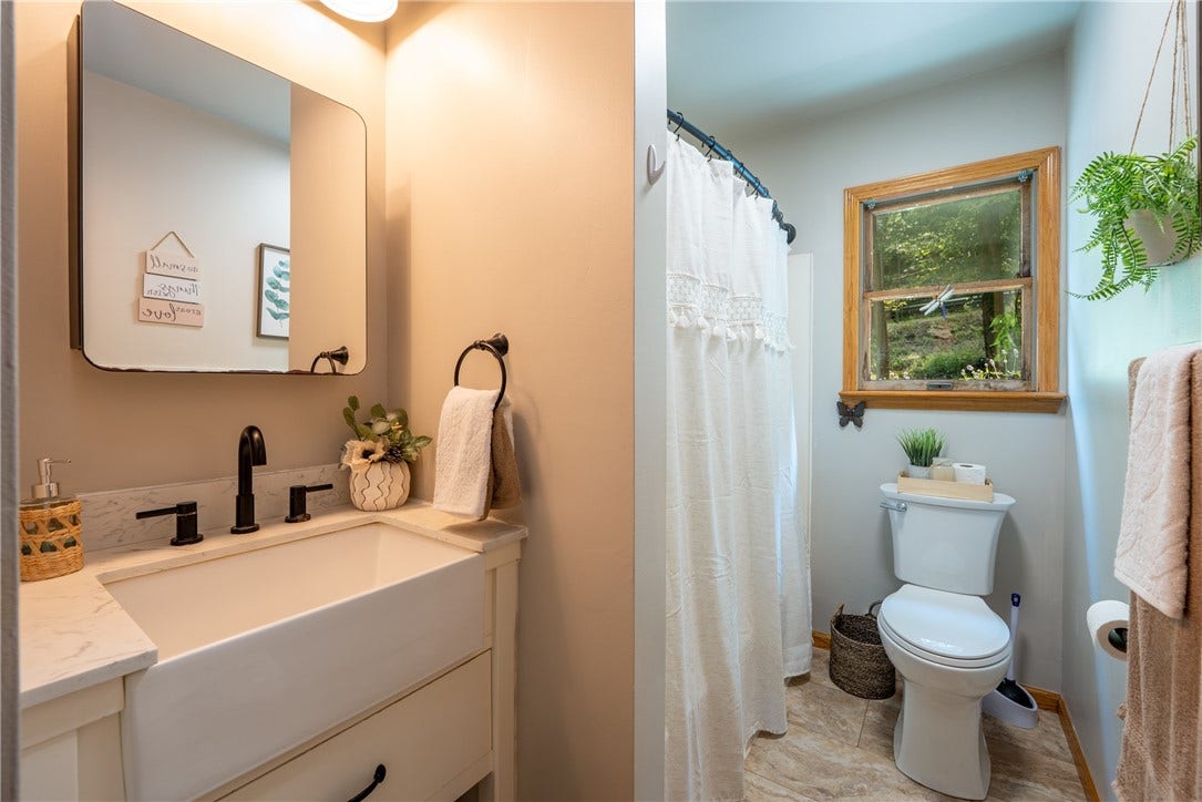 108 Shayne Ln, Latrobe, PA 15650