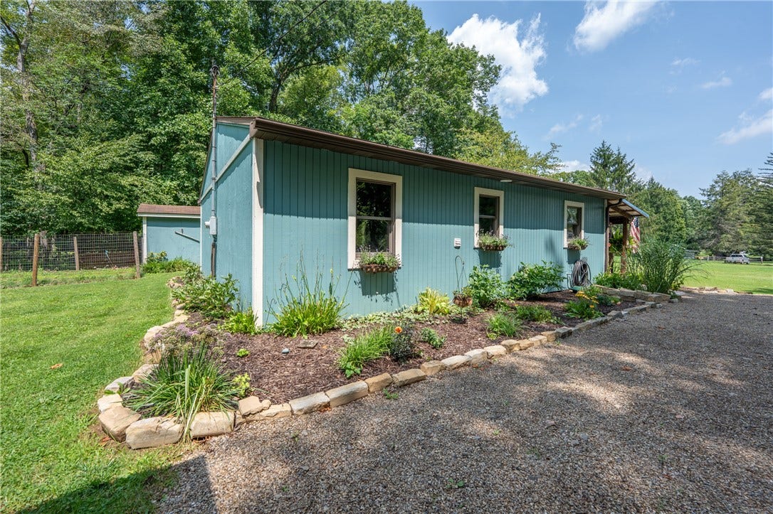 108 Shayne Ln, Latrobe, PA 15650