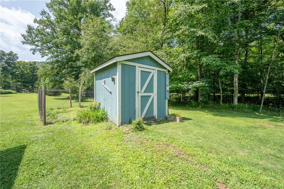 108 Shayne Ln, Latrobe, PA 15650