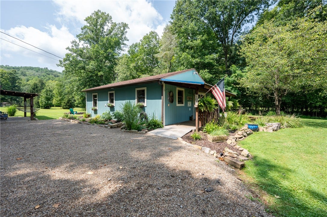 108 Shayne Ln, Latrobe, PA 15650