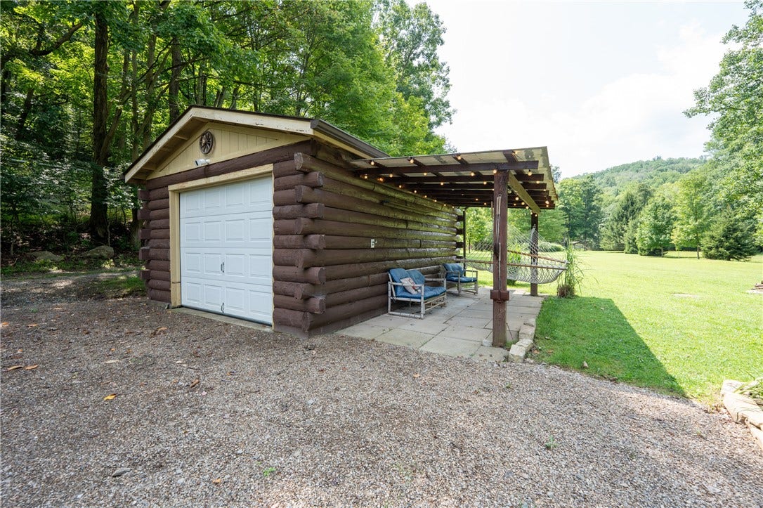108 Shayne Ln, Latrobe, PA 15650