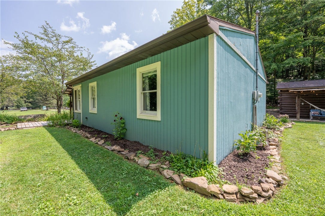 108 Shayne Ln, Latrobe, PA 15650