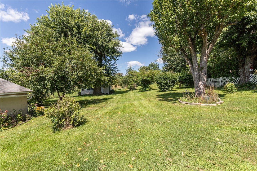 7221 National Pike, Uniontown, PA 15401
