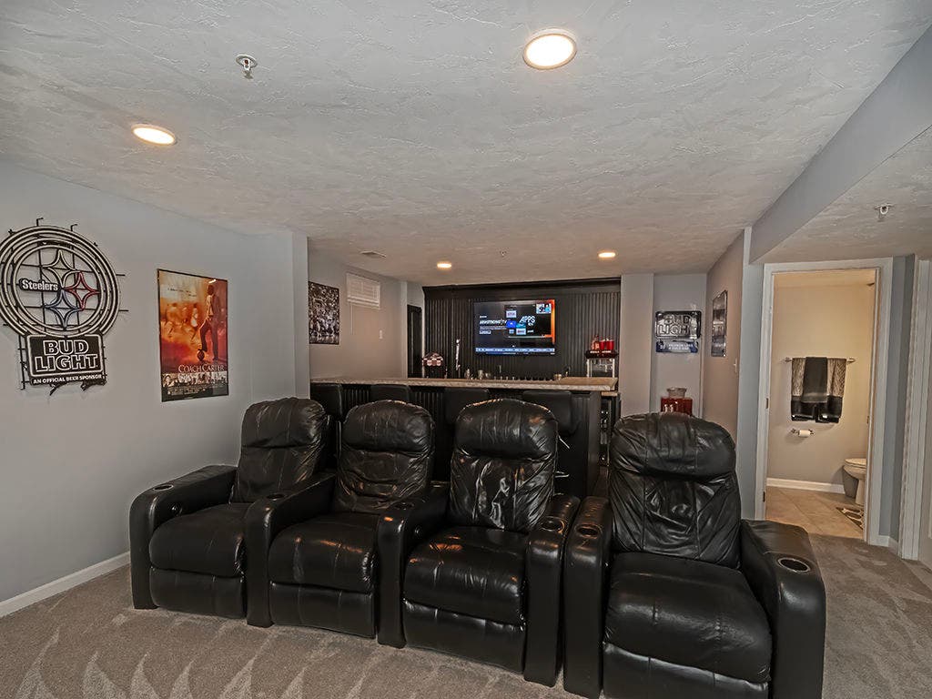195 Broadstone Drive, Mars, PA 16046