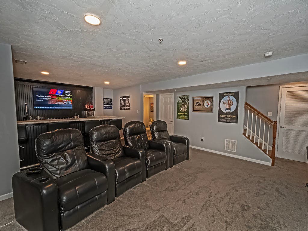 195 Broadstone Drive, Mars, PA 16046