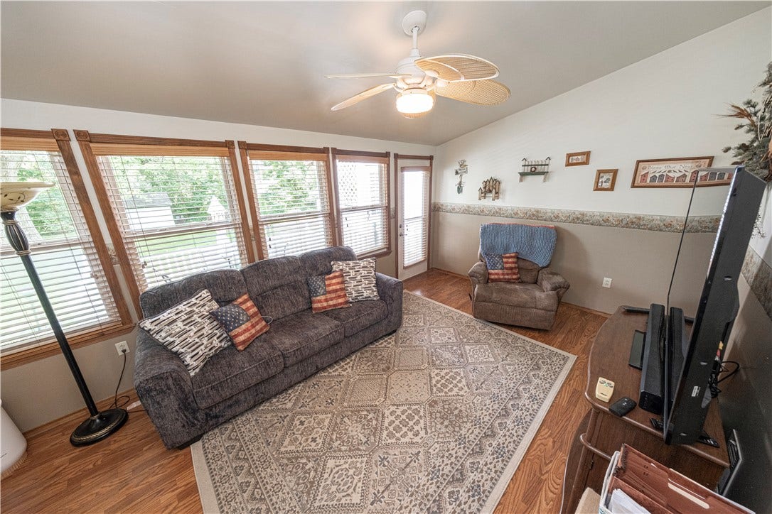 2555 Park Ave, Washington, PA 15301