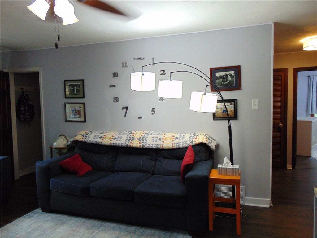 191 Buttermilk Hollow Rd, North Huntingdon, PA 15642