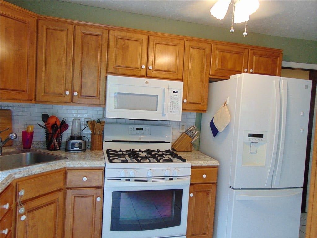 191 Buttermilk Hollow Rd, North Huntingdon, PA 15642