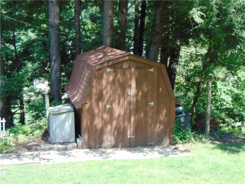 191 Buttermilk Hollow Rd, North Huntingdon, PA 15642